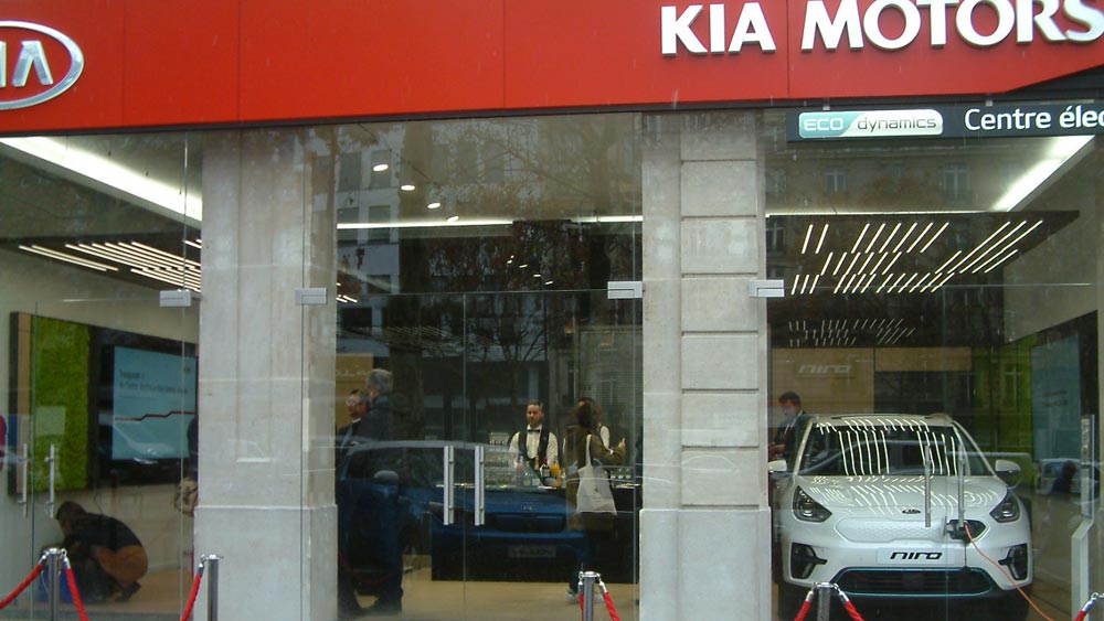 Concession Kia de Paris Grande Armée à son inauguration
