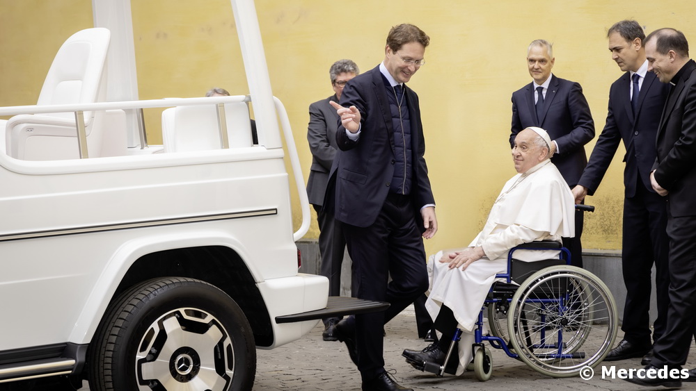 Mercedes offre au Pape sa première Papamobile électrique