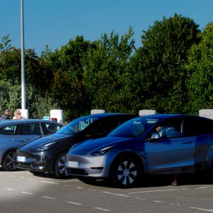 De la courtoisie aux bornes de recharge cet été SVP