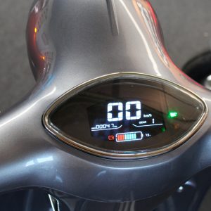 Interdiction des deux-roues et voitures thermiques à Hanoï au Vietnam