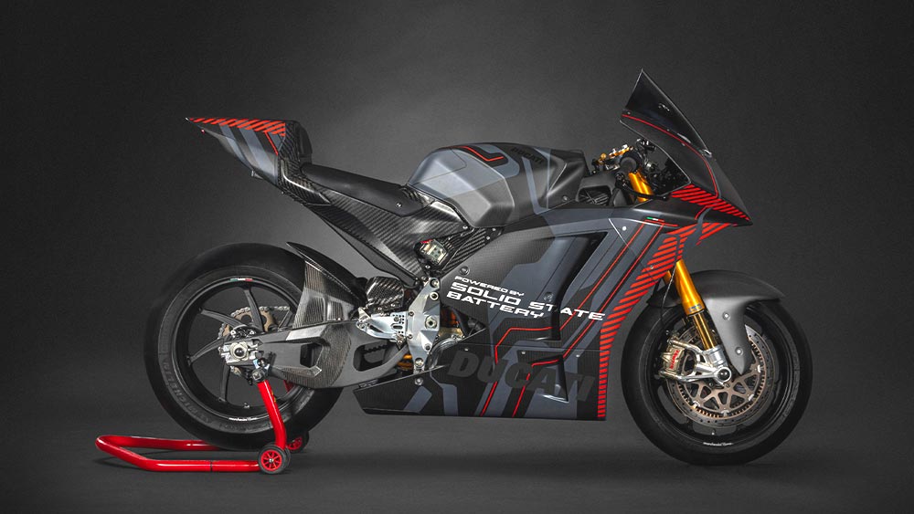 Batterie à électrolyte solide QuantumScape sur moto électrique Ducati V21L
