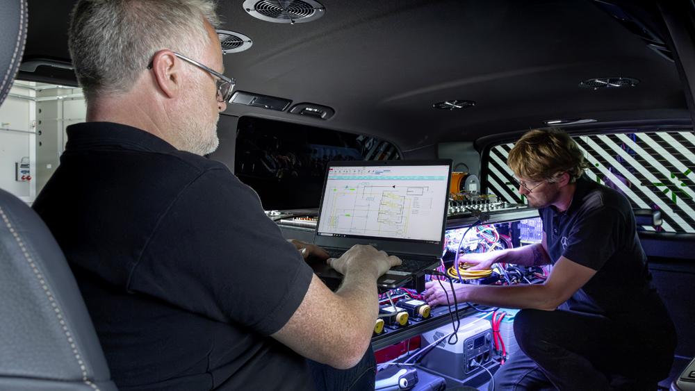 Laboratoire de la recharge ELF de Mercedes-Benz