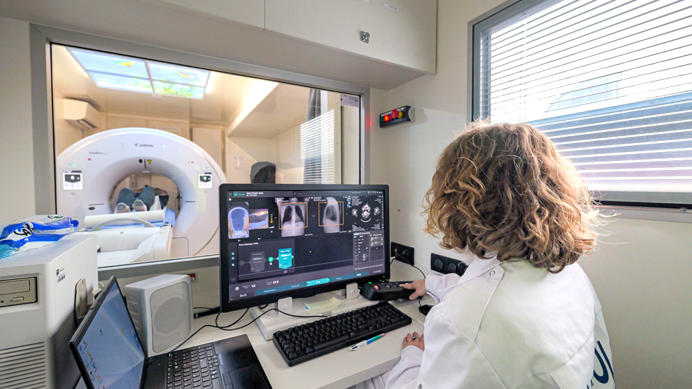 Le scanner dans le pneumobile