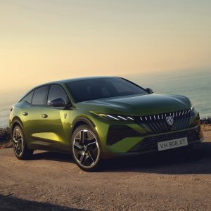 Une évolution minimaliste pour la nouvelle Peugeot E-408