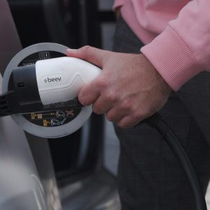 Beev lance une offre pour la recharge des voitures de fonction
