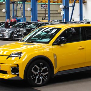 Objectif 2030 : 2 voitures neuves sur 3 devront être électriques