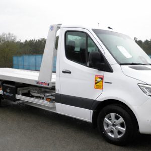 Les dépanneuses électriques de Fiault Industrie ouvrent une voie