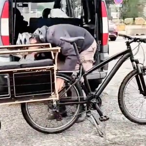 Vlotek, la cellule amovible qui transforme en cargo votre vélo