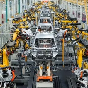 Pour s’imposer en Europe, les constructeurs automobiles chinois changent de stratégie