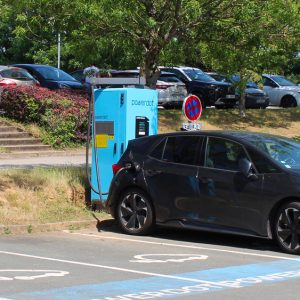 Jusqu’où peut-on rouler avec 10 € d’électricité, essence ou gazole ?