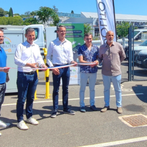 Des batteries de camions électriques reconditionnées stockent l&rsquo;énergie solaire