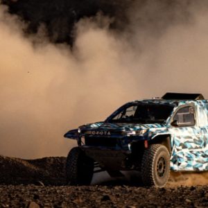 Toyota convertit le DKR GR Hilux à l’électrique à PAC H2 pour le Dakar