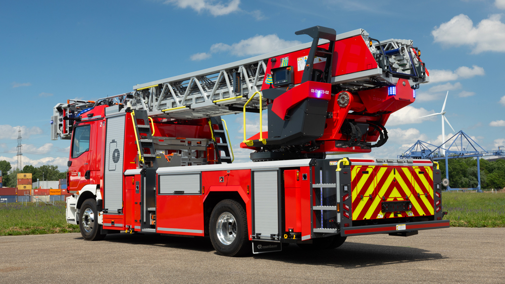 Camion échelle de pompiers électrique MAN eTGM