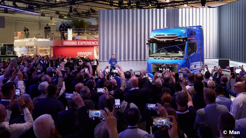 Lors d’IAA Transportation 2026 qui vient de se dérouler à Hanovre, les nouveautés en matière d’utilitaires électriques ont été nombreuses. Ce grand rendez-vous du véhicule commercial et industriel a également montré que l’électrique gagnait aussi le secteur des poids lourds.